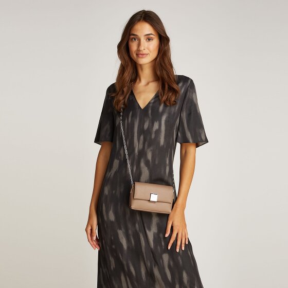 Calvin Klein CK Plaque Mini tas Schoudertas 17.5 cm Calvin Klein CK Plaque Mini tas Schoudertas 17.5 cm