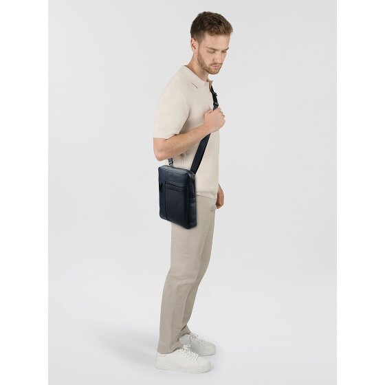 Piquadro Schoudertas Leer 27 cm