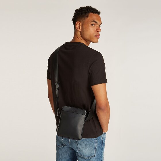 Calvin Klein CK Refined Mini tas Schoudertas 17 cm Calvin Klein CK Refined Mini tas Schoudertas 17 cm