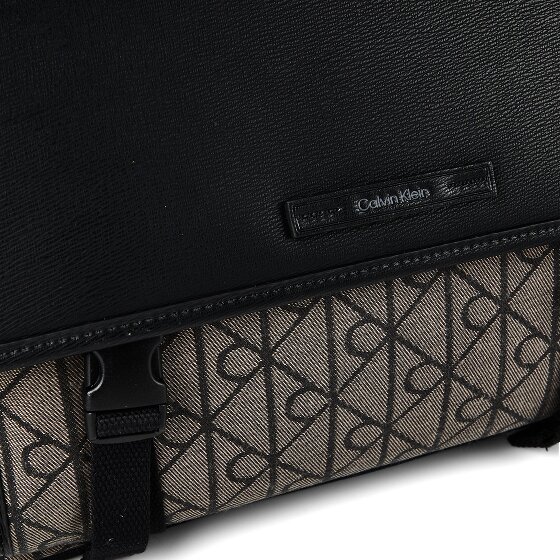 Calvin Klein Emblem Schoudertas 34 cm